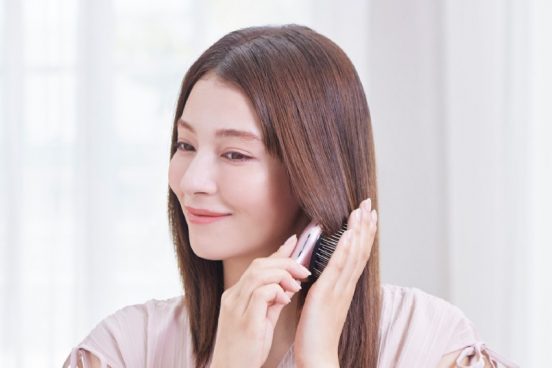 音波振動で摩擦を減らして髪のダメージを防ぐ「リセットブラシ」