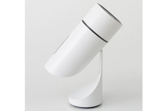 場所を選ばず使える！ コンパクトサイズで持ち運び＆角度自在の充電式加湿器