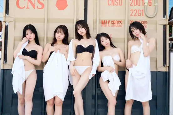 来年3月解散の#ババババンビが全員集合で美ボディ共演「週刊プレイボーイ」アザーカット公開