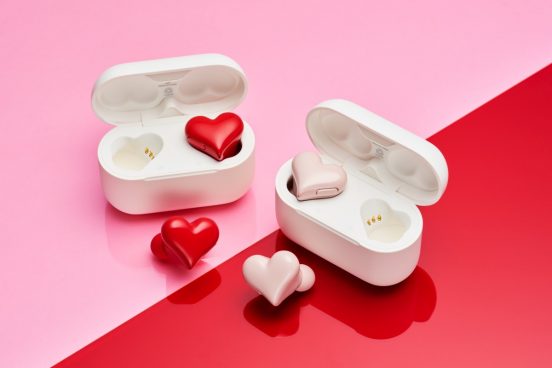 見た目はそのまま機能性アップ！ 進化したハート型ワイヤレスイヤホン「HeartBuds Pro」