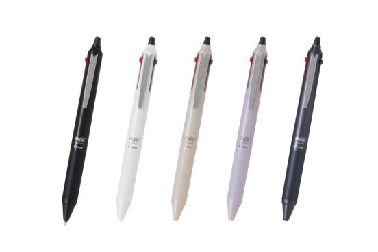 消せる筆記具「フリクション」シリーズに独自開発のペン先を組み合わせた3色ボールペン「フリクションシナジー３」登場
