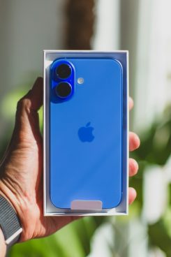 型落ちでも大人気。iPhone 16、この夏世界で一番売れたスマホだった