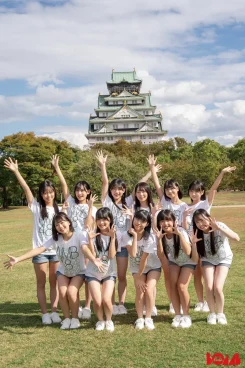 NMB48・11期生メンバー11人を独占撮り下ろし　1期生から続く大阪城前集合ショットで弾ける笑顔