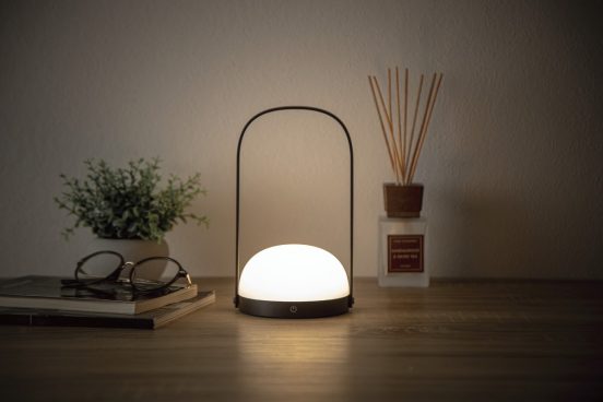 非常時やアウトドアにも最適！ 壁掛けもできるニトリ「コードレスLEDランタン NT2403」