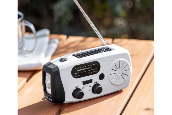 停電・災害に一台で安心！ LEDライトと大容量バッテリーを備えた多機能防災ラジオ「800-LED100」