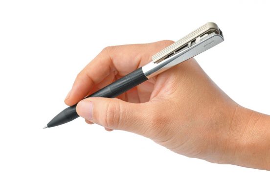 「もはや道具を超えたアート！」と語る、人気放送作家が愛用するNY発ブランドのボールペンとは？