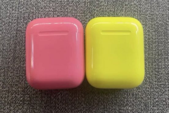 派手でもいい？ ピンクとイエローのAirPodsがテストされていた