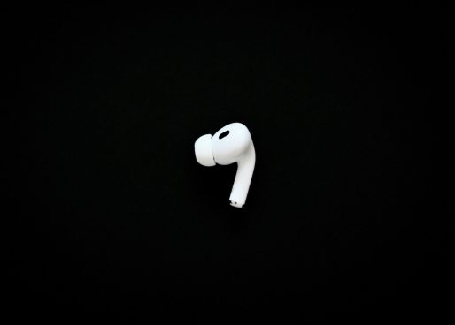 噂の新型AirPods Pro 3、カメラとAIを搭載して4万5000円？