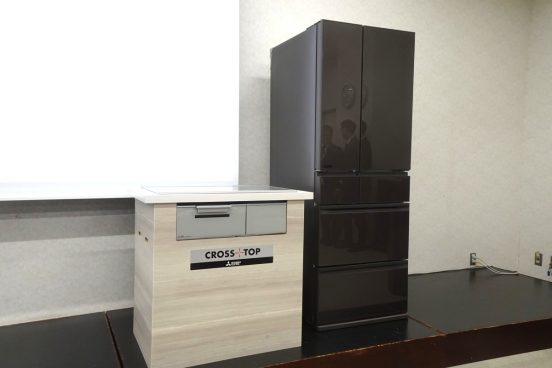 凍った野菜を砕いて時短調理！ 三菱電機の冷蔵庫「できちゃうV冷凍+」搭載モデルをレポート