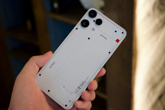 Nothing、“隠れ広告”と不評のロック画面機能を大半の端末で削除