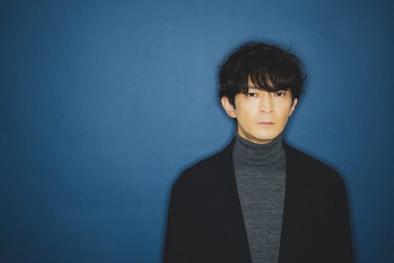 津田健次郎インタビュー「現代を生きる大人たちの息苦しさと80年代後半の懐かしさを同時に描いた内容に、僕も強く惹き込まれました」