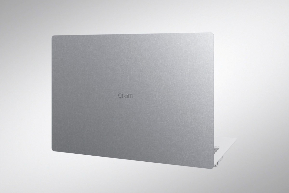 新素材で薄型軽量を実現！ 大画面でも軽快に持ち運べるフラッグシップモデル「LG gram Pro」