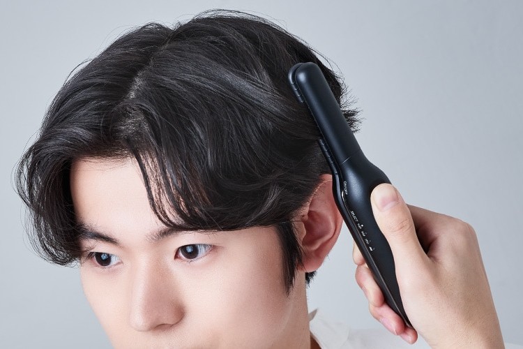 外出先でもサッとお直し！ 約1週間使える大容量バッテリー搭載のコードレスヘアアイロン