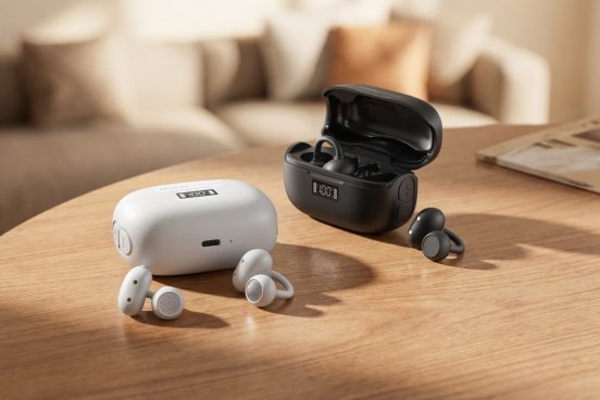 耳をふさがない“イヤカフ型集音器”が新しい！ イヤホン感覚で使える「ミライスピーカー・イヤー」