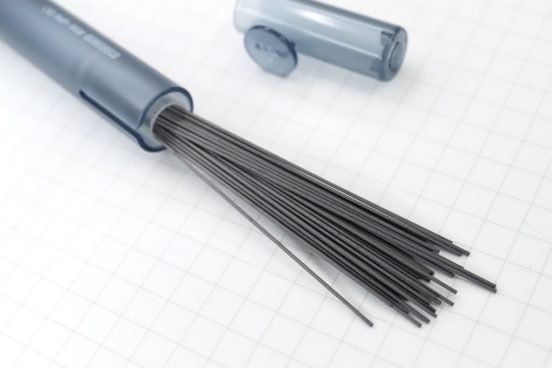 筆記機能付き替え芯ケース？ 絶対に滑らない超グリップ力？ 勉強がはかどるアイデアシャーペン