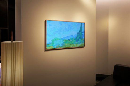 大画面で名画を見られる／飾れる、壁掛けにもこだわった新テレビ「TCL A400 Pro NX TVISION TV」