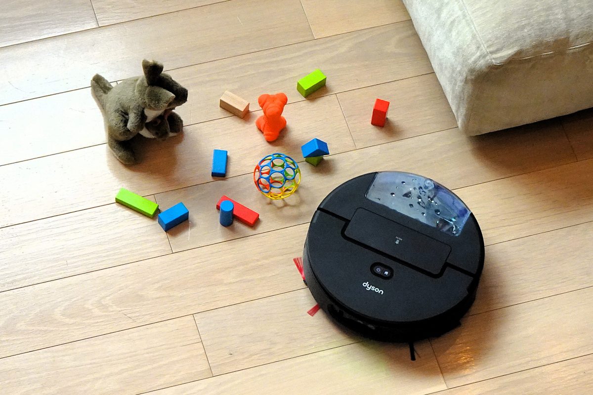 ダイソンの新型ロボット掃除機「Dyson Spot+Scrub Ai」が登場！お湯を使う水拭き機能とAIを搭載したハイエンドモデルの実力はいかに!?
