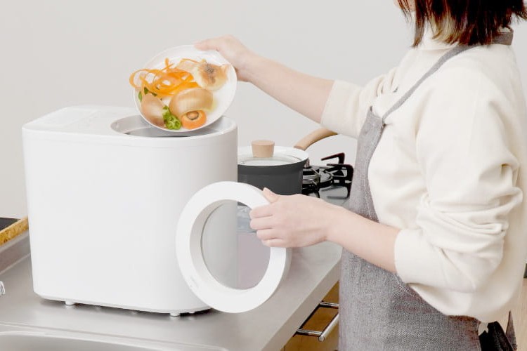 生ゴミの体積が7〜8割減！ ニオイも気にならない生ゴミ処理機「カラッと粉砕ゴミへらすん」