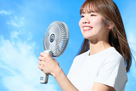 ドデカい羽根で風量約3倍！ 暑がりさんにピッタリなドウシシャ「ゴリラの扇風機」