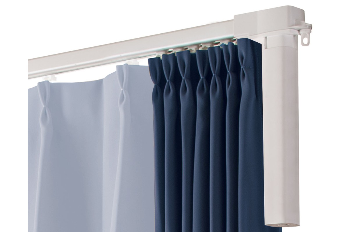 毎日のカーテンの開け閉めを自動化！ スマホ操作に対応したニトリの「電動カーテンレール」