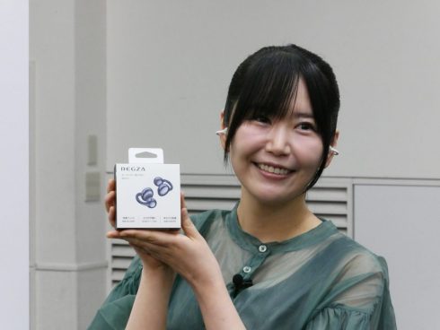REGZAがオープンイヤーイヤホンに参入！ イヤーカフ型の「レグザイヤホン RB-A1S」発表