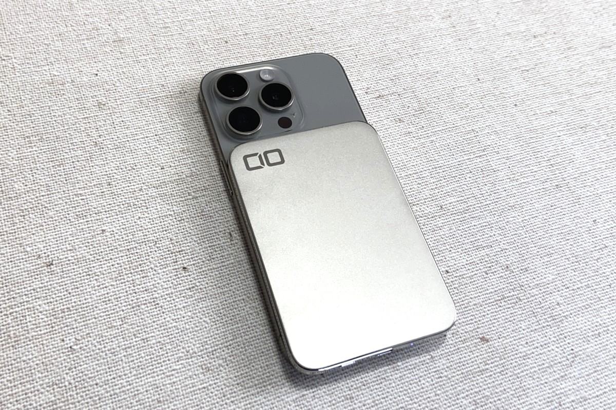 「3000mAhの容量ってどうなの？」→4.98mmの薄すぎモバイルバッテリーが日常使いに最適でした