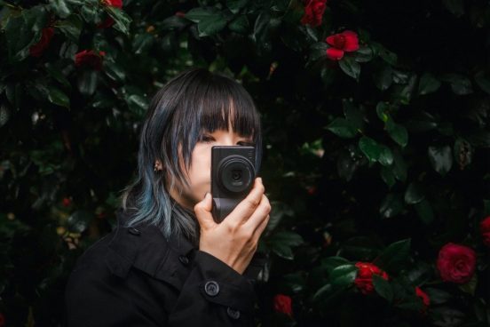 「リズムを刻むように一瞬を射抜く！」4人組ガールズバンド「Faulieu.」のドラマー・Mimoriが綴るモノクロデジカメの魅力