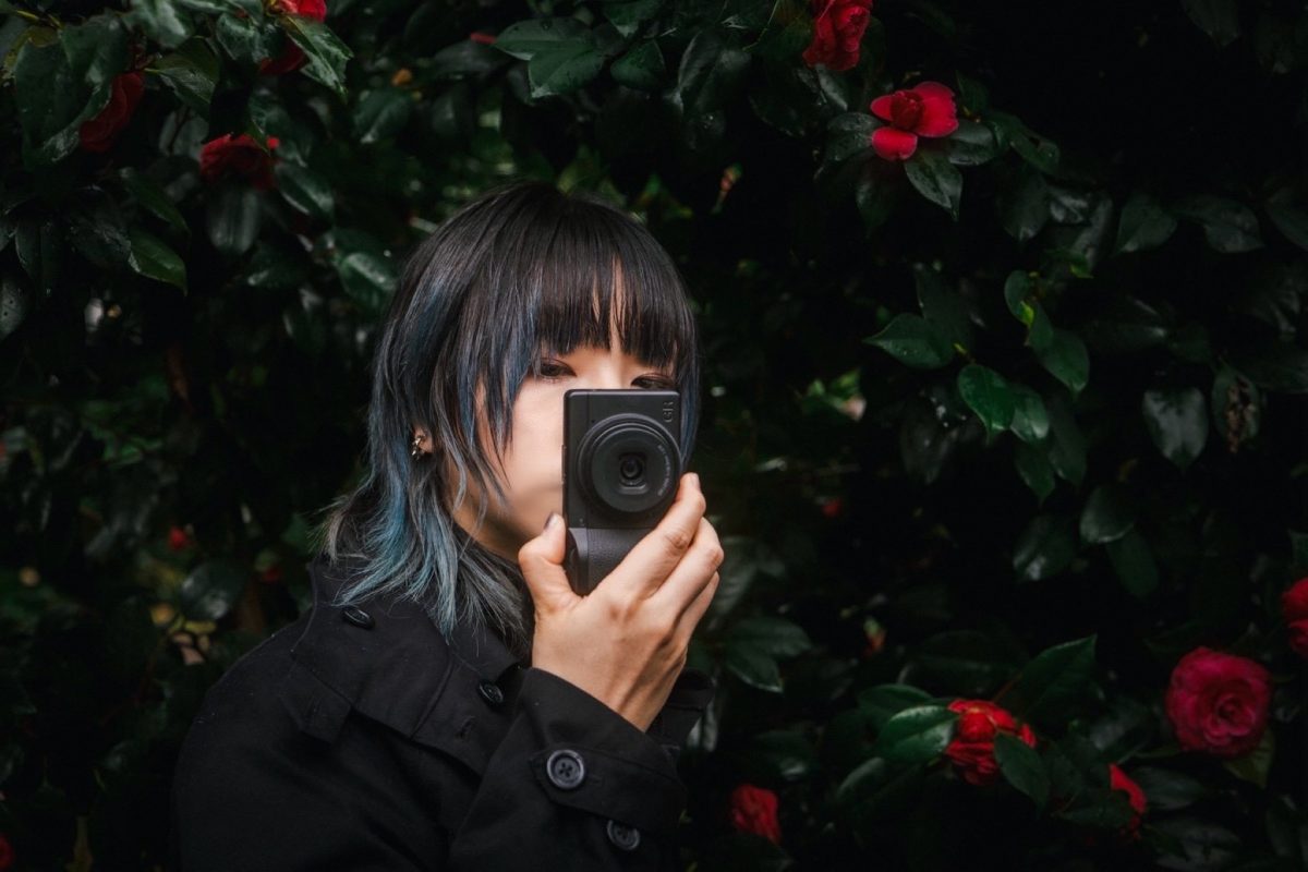 「リズムを刻むように一瞬を射抜く！」4人組ガールズバンド「Faulieu.」のドラマー・Mimoriが綴るモノクロデジカメの魅力