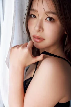 美尻パーソナルトレーナー・Sakura、ランジェリー姿で美ボディ披露