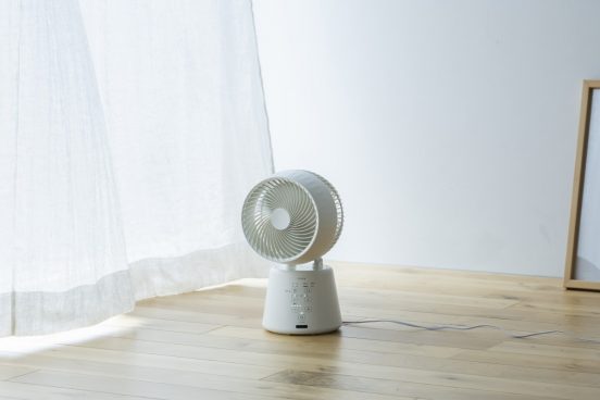 コンパクトなのに28畳対応！ 部屋のすみずみまで風を送るシロカの新「3Dサーキュレーター」