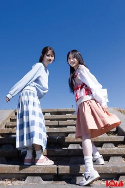 櫻坂46・向井純葉＆村井優、春コーデで同期ペアグラビア