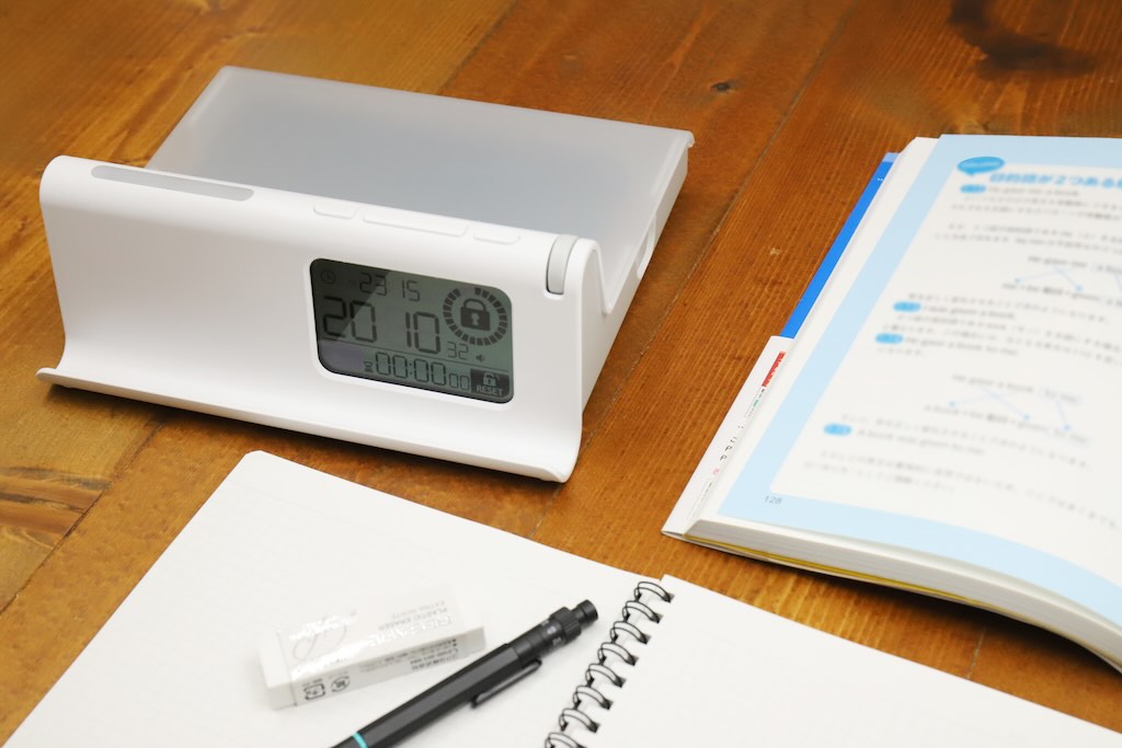 本気でスマホ“デトックス”したい人に！ 時限爆弾みたいで超スパルタな鍵付きスマホケース