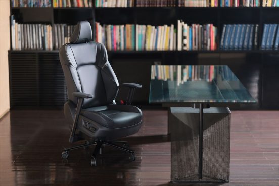 トヨタ クラウンのシートがデスクチェアに!？ 高級車シートのギミックも盛り込んだ「＂CROWN SEAT＂ Desk Chair」のココがすごい