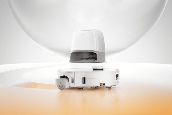 ロボロック初のローラーモップ搭載！ 頑固な汚れをこすり落とす水拭き重視モデル「Qrevo Curv 2 Flow」