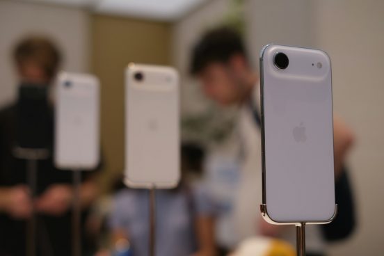 iPhone Air不振の余波は続く…中国メーカーも超薄型モデルで大苦戦