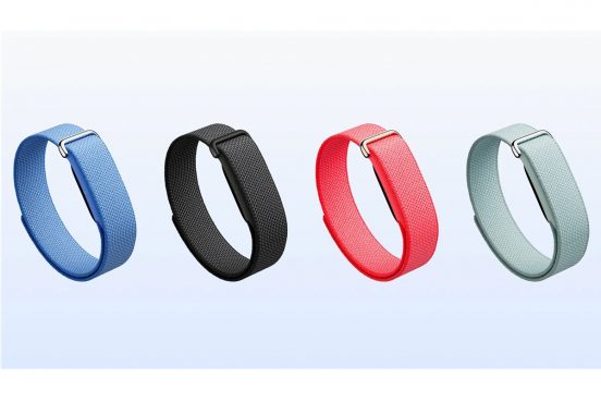 通知に邪魔されず健康管理。スクリーンレスの「Google Fitbit Air」が1万6800円で登場