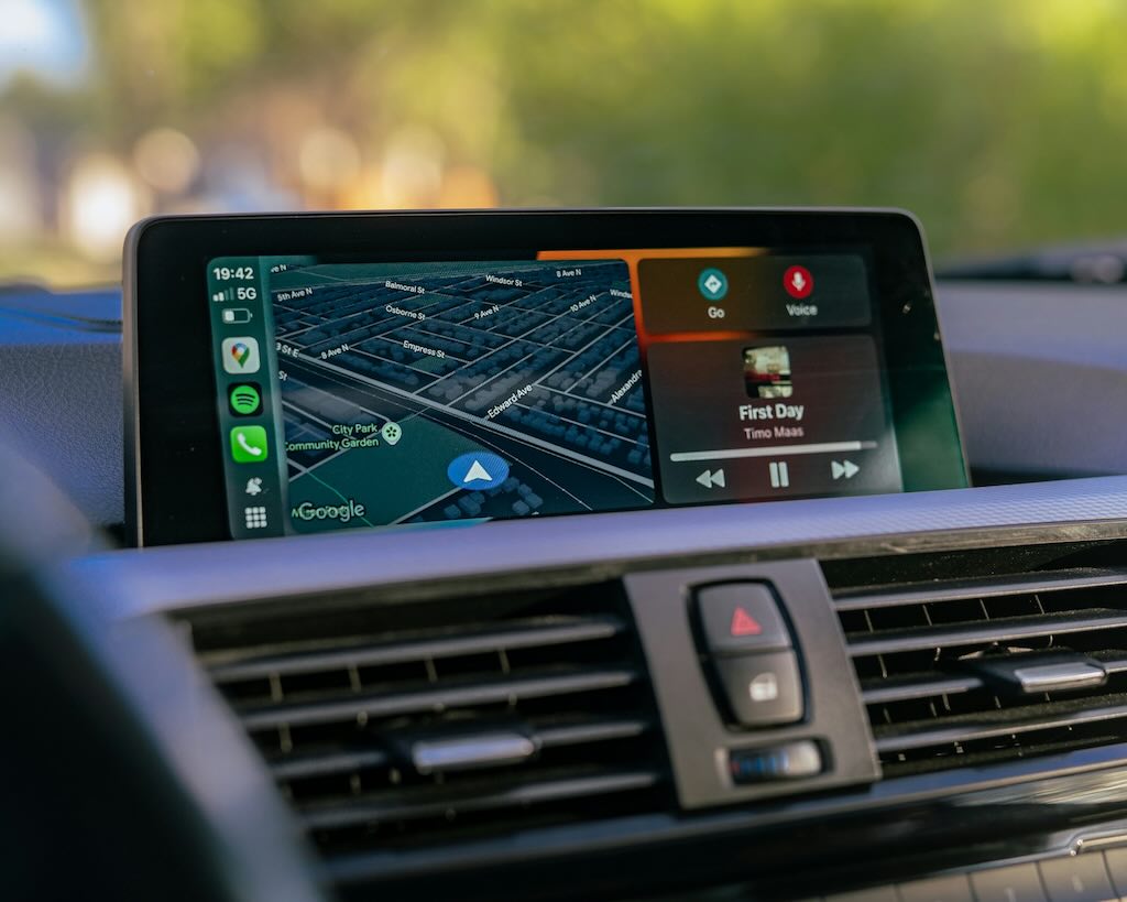CarPlayのGoogleマップ、Gemini AI対応で「会話型ナビ」へ！