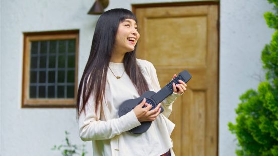 初心者でも簡単に弾きやすい！ ギター型電子楽器「ストラモ」の先行予約が開始