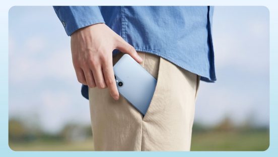 初代の「280万台」を超えられるか!? 長く安心して使えるスマホ「arrows We3」発売