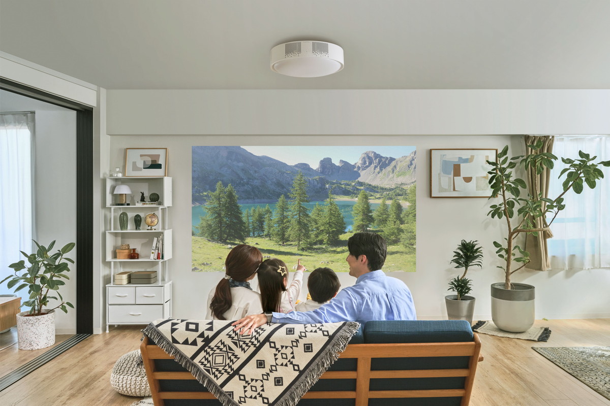 天井に4Kプロジェクターを置いてみない？ 「Aladdin X3 Laser 4K」で楽しむ大画面のある暮らし