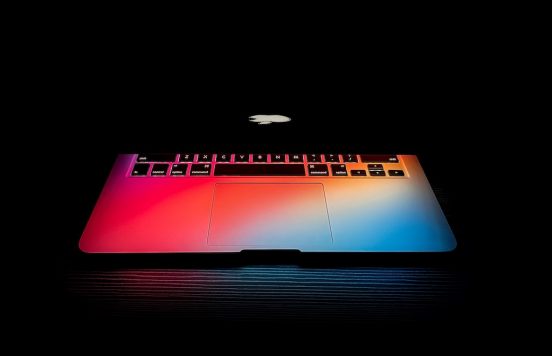 MacBookに「タッチ操作」がついに来る？ サプライチェーン情報で100％確実との噂