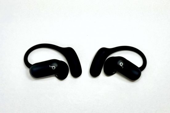 1台で“ながら聴き”も集中も。2 in 1イヤホン「Soundcore AeroFit 2 Pro」はどこまで実用的？