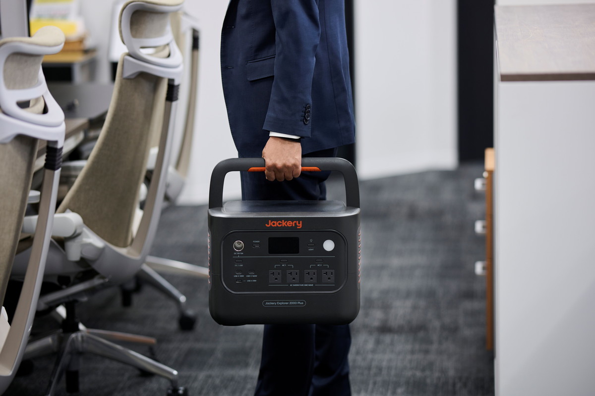防災もアウトドアもこれ1台！ 軽量・コンパクト化した「Jackery ポータブル電源 2000 Plus V2」発売