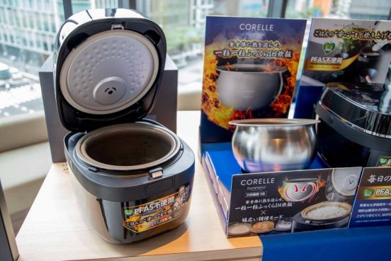 コレールが初の家電参入！ フッ素加工なしでもこびりつかないIH炊飯器をドウシシャと共同開発