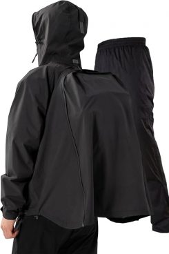 40Lのリュックもすっぽりカバー！ 高機能レインウェア上下セットがAmazonでお買い得