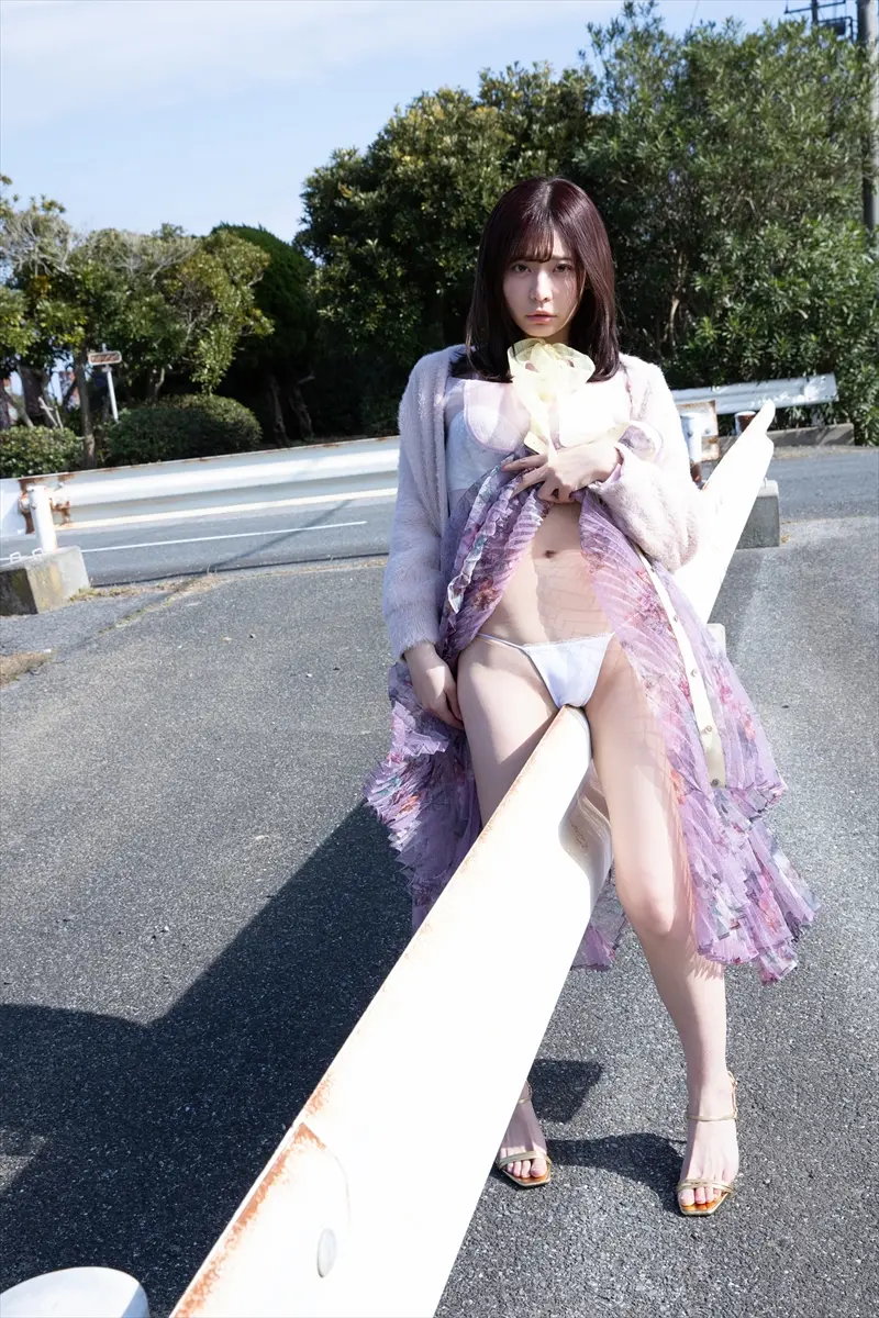 小日向結衣らグラドル6人が大胆ポージング “股”特化写真集「令和のまたガール」発売決定