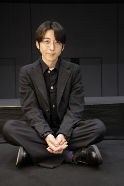 高橋一生インタビュー「松永監督との出会いをはじめ、すべてが貴重で新鮮さに溢れた現場でした」