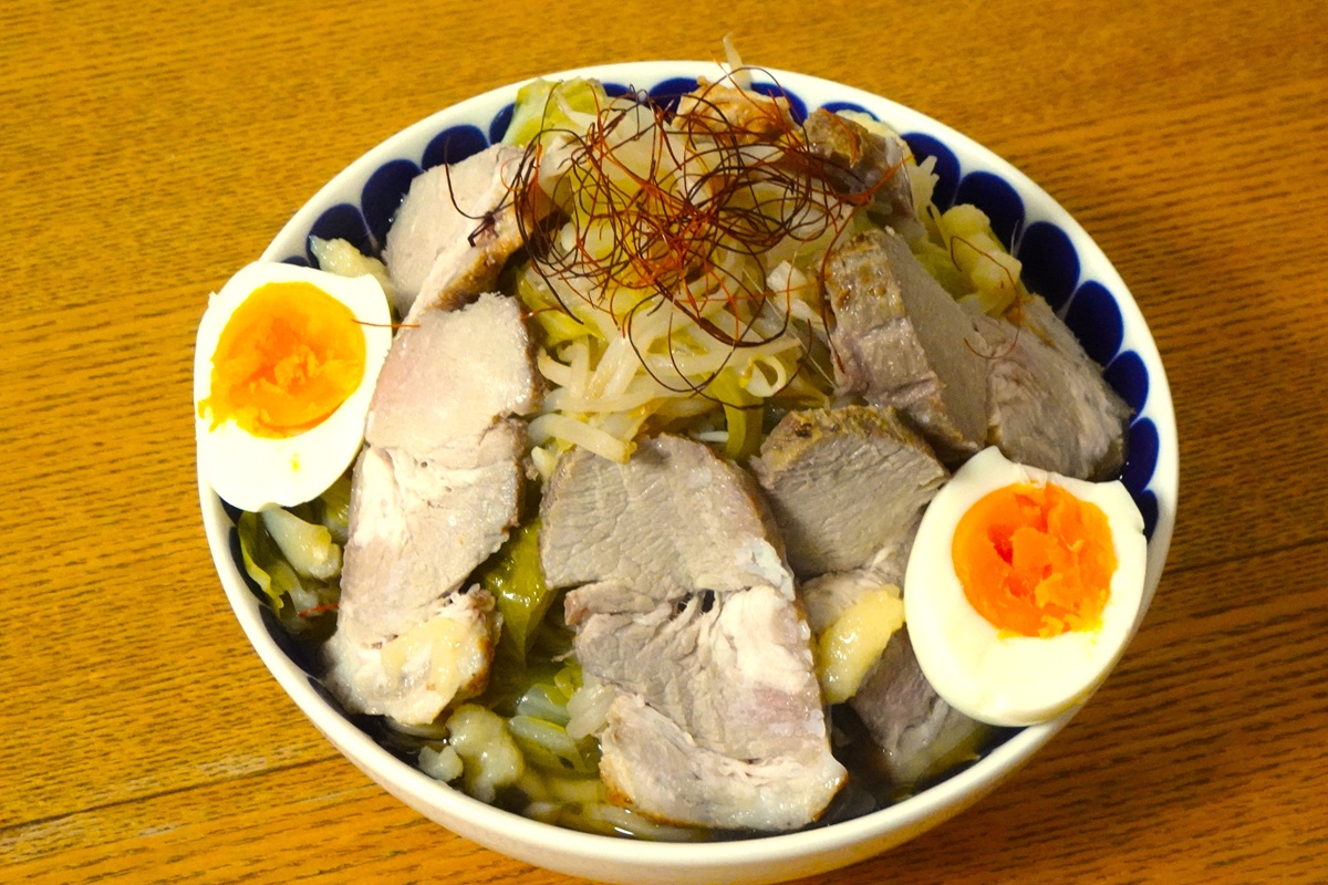 ホットクックで“ガッツリ系ラーメン”を再現！ 「マシマシ」で作ったら食べ盛り男子は満足できるのか？