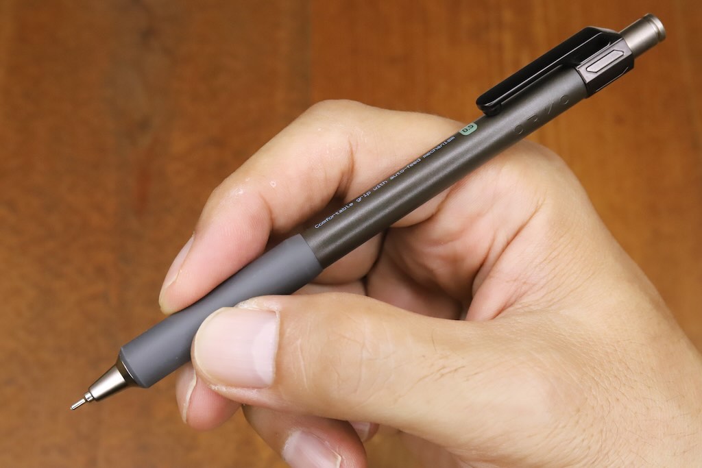 高級シャーペンの技術が半額以下に？ 自動芯出し「ORVO II」の十分すぎる価値