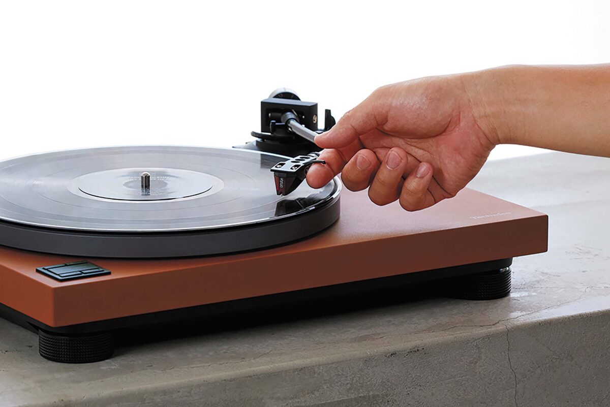 音楽とじっくり向き合う時間を楽しむ!  美しいデザインモデルからBluetooth対応まで揃うレコードプレーヤー